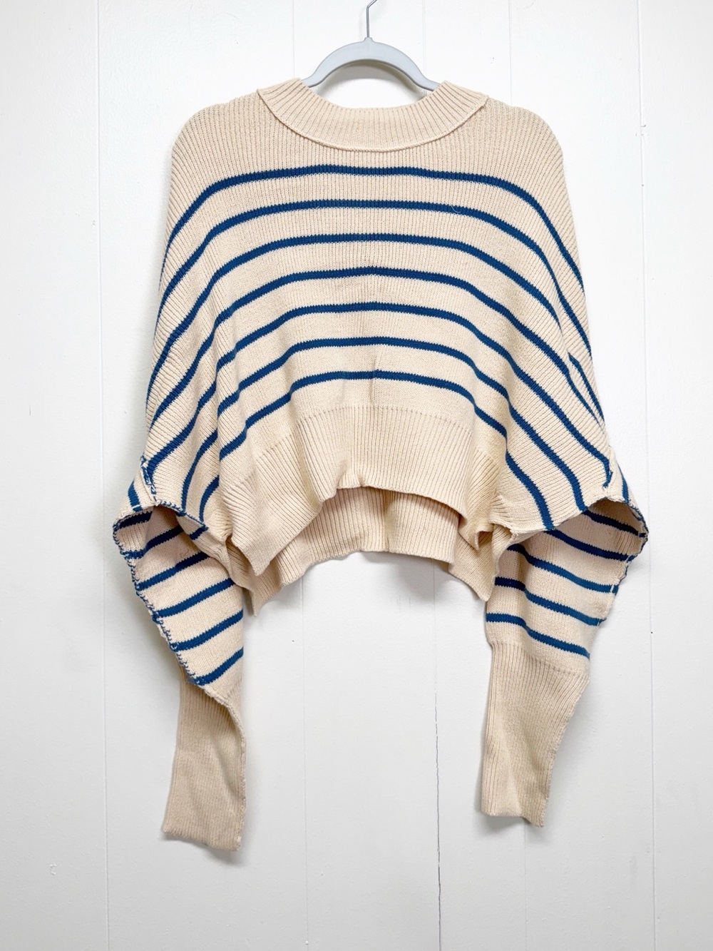 NEW CARLY JEAN LOS ANGELES CJLA Avila Cropped Sweater Blue Stripe Large